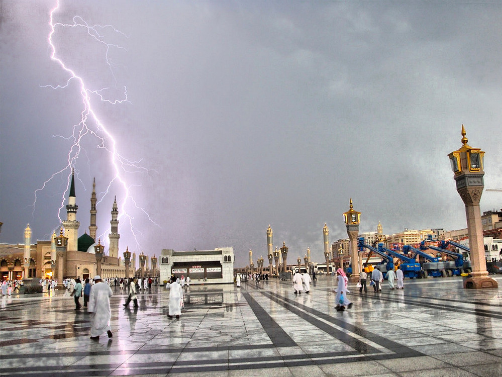 Prophets Mosque - Islam and Saudi Arabia society and religion - image by i-medya