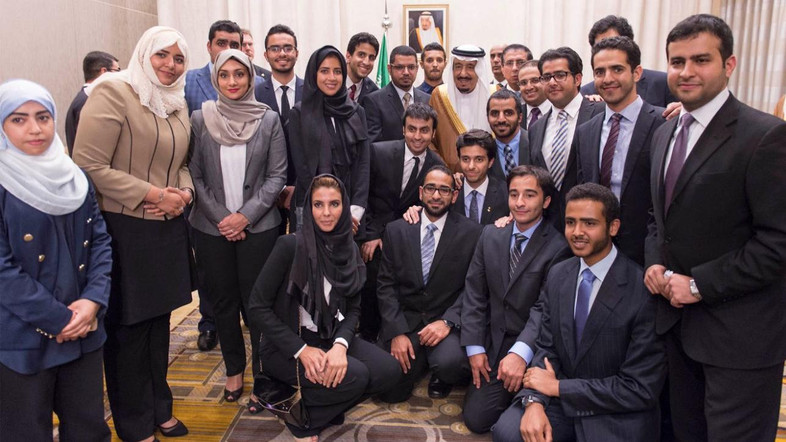 King Salman meets with Saudi students in Washington.