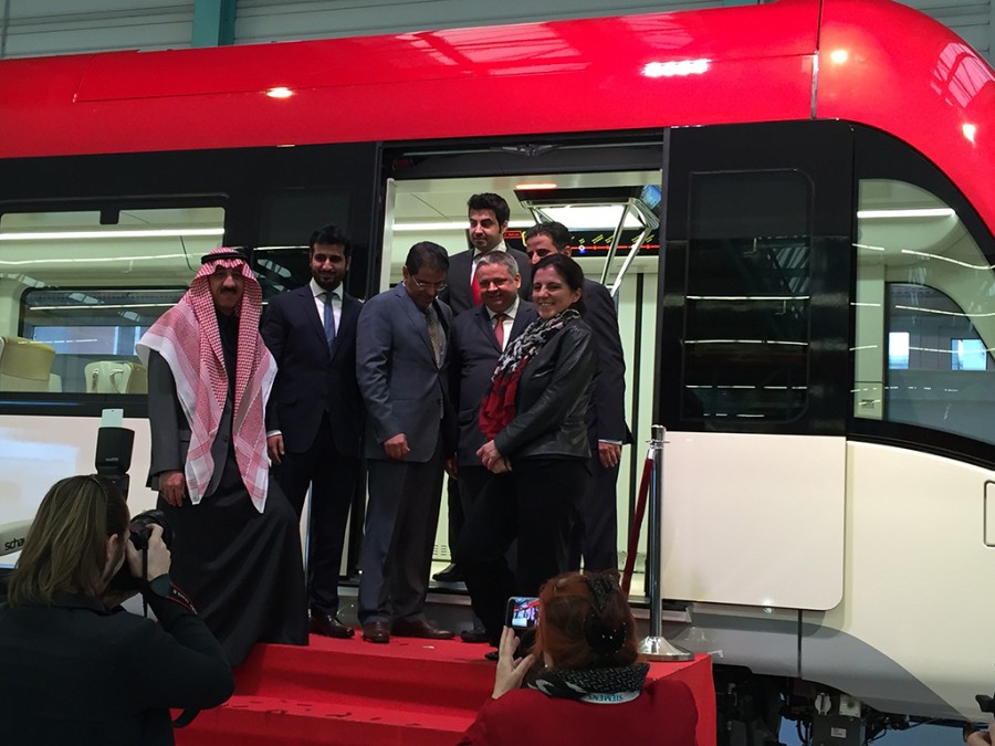 tn_sa-riyadh-metro-siemens-inspiro-unveiling-people