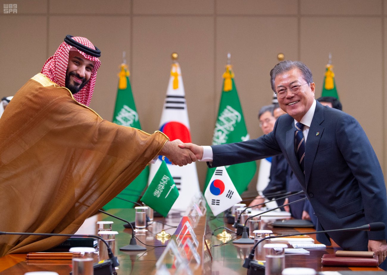 Саудовская аравия южная. Южная Корея и Саудовская Аравия. Мун Чжэ ин внешняя политика. Саудовская Аравия и Южная Корея в мести флаг.
