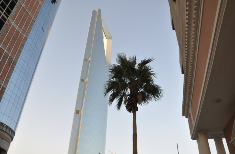 Saudi-riyadh-kingdom-tower-lucienzeigler-sustg